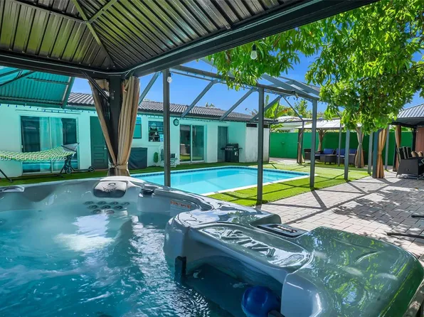 7767 Normandy St, Hollywood, FL 33023