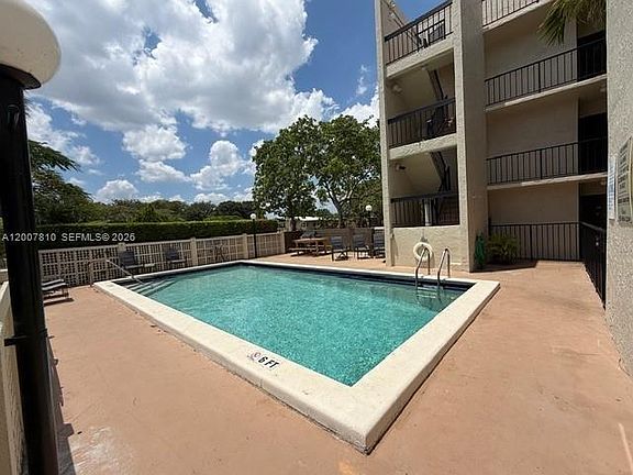 5th image of 709 Curtiss Pkwy APT 20