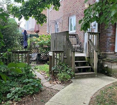 2nd image of 342 E Allens Ln