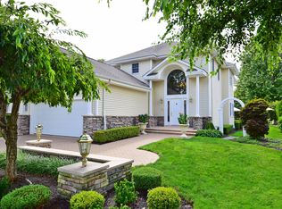 38 Redan Dr, Smithtown, NY