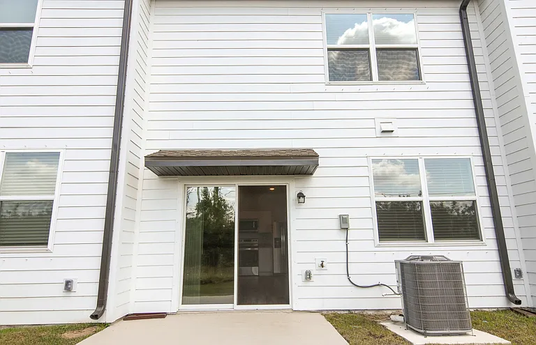 Beacon at Arbours Townhomes — Photo 17