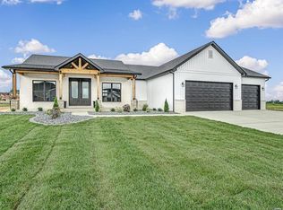 4132 Summer Oak Dr, Smithton, IL 62285