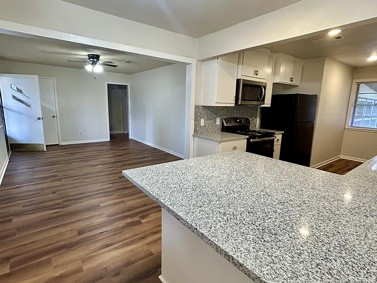 8 Dunfrettin Pl — Photo 5