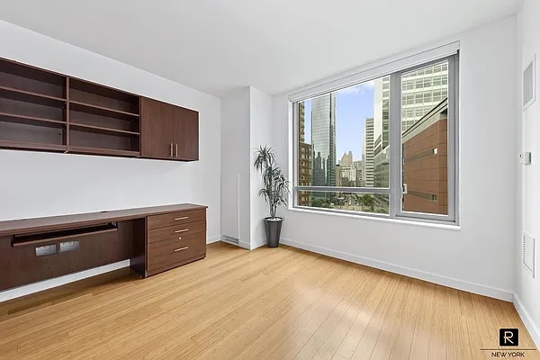 Sold by R New York | media 5