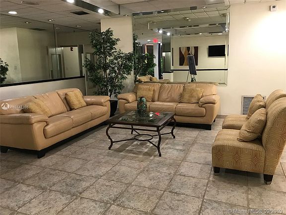 3rd image of 900 NE 195th St APT 314