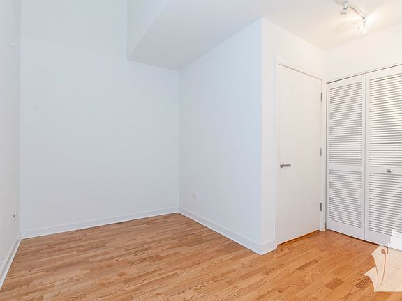 2nd image of 845 N Kingsbury St #878401