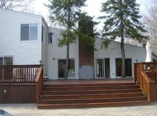 120 Peconic Hills Dr, Southampton, NY 11968