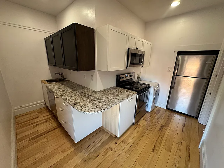 1748 N High St #2 — Photo 13