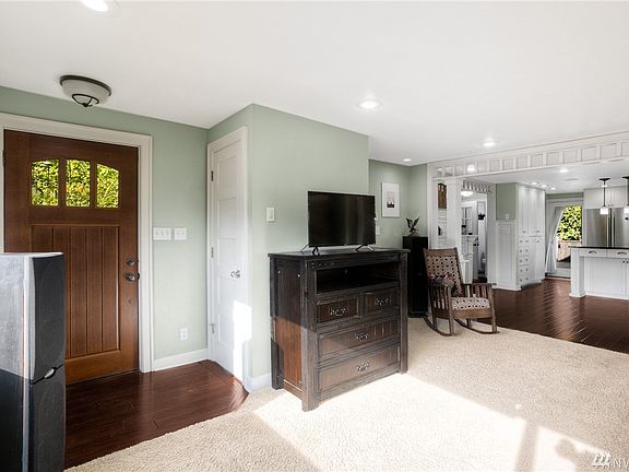 3rd image of 5319 Monta Vista Dr E