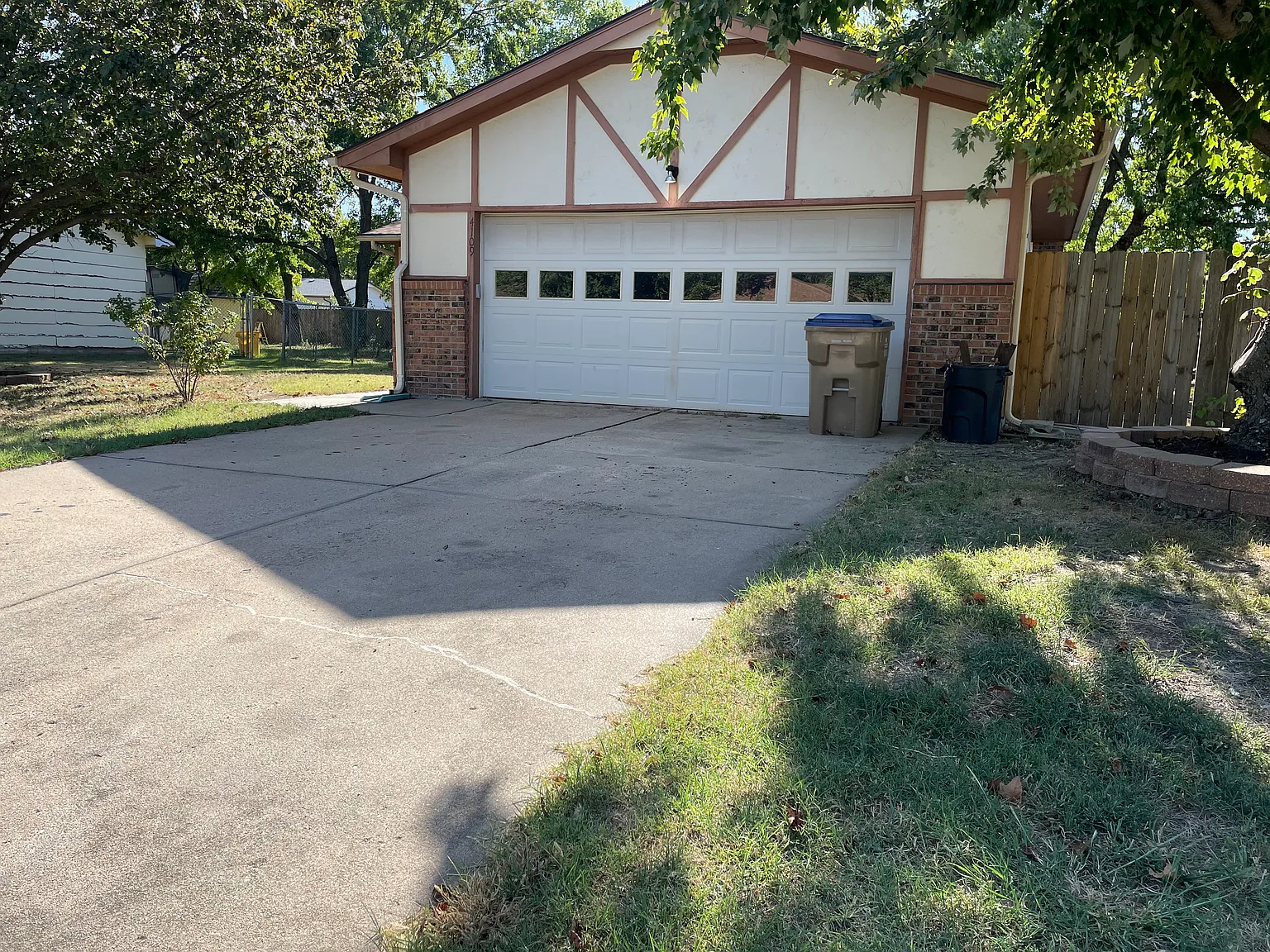 3 bed, 2212 sqft, $1,575 — Photo 1