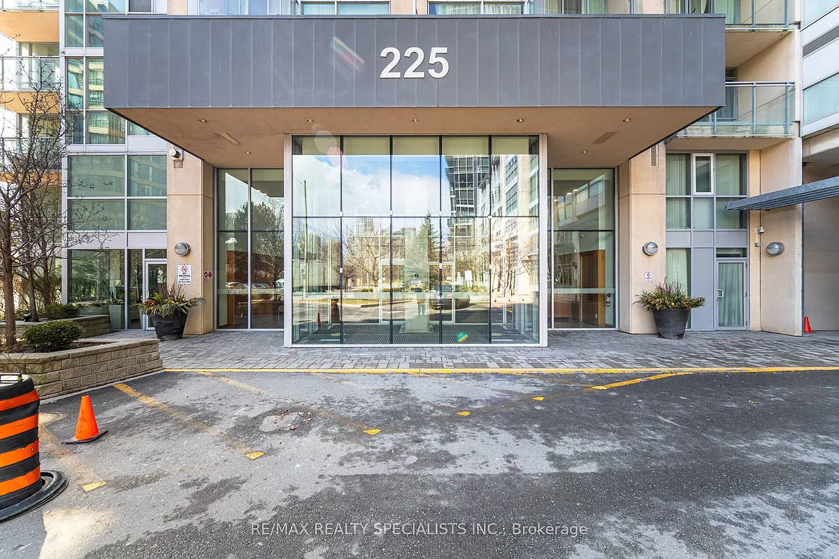 Building Photo - 225 Webb Dr #402