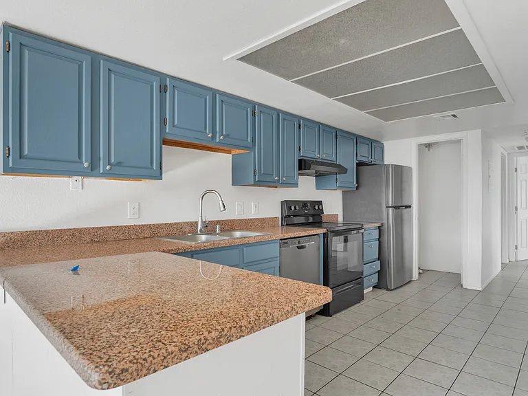 2221 N Jones Blvd #3 — Photo 6