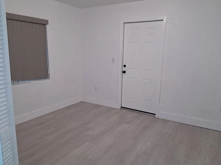 18330 SW 102nd Pl — Photo 2