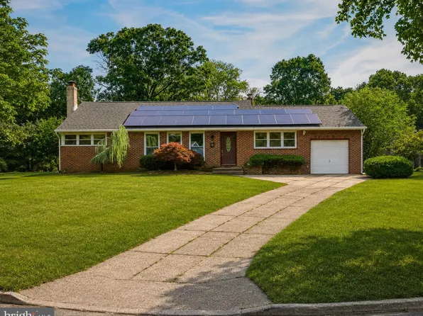 5 Sunset Dr, Voorhees, NJ 08043