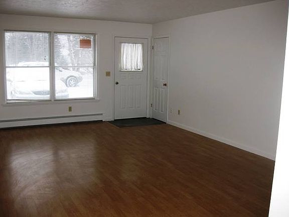 Large living room with Pergo flooring