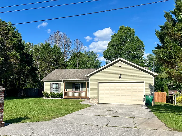 217 Chloe Belle Cir — Photo 1