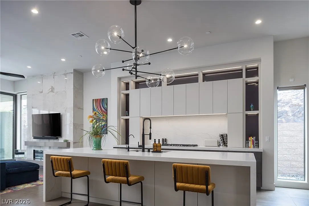 3 bed, 3.5 bath, 3024 sqft, $8,999 — Photo 3