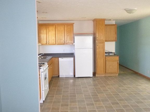 4th image of 210 East St