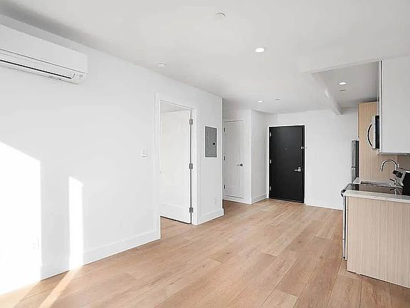 3rd image of 2309 Astoria Blvd #2A
