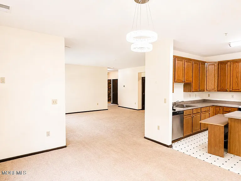526 Saint Andrews Pl — Photo 17