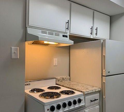 2nd image of 405-406 Monroe St #25