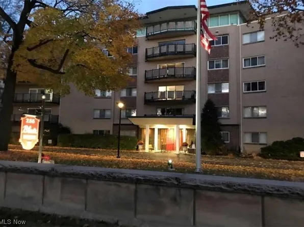 255 N Portage Path APT 216, Akron, OH 44303
