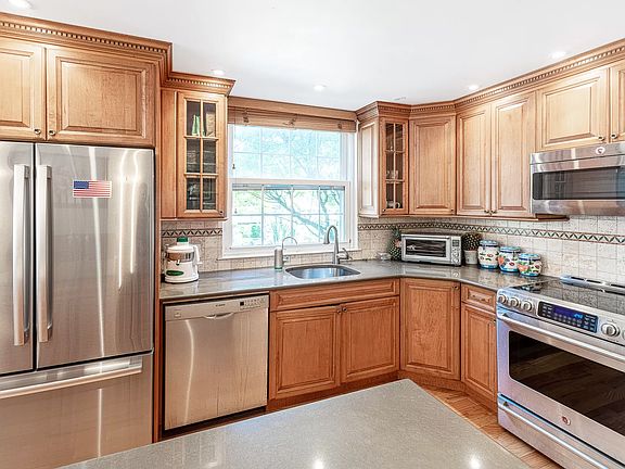 5th image of 130 Oceana Dr W APT 2C
