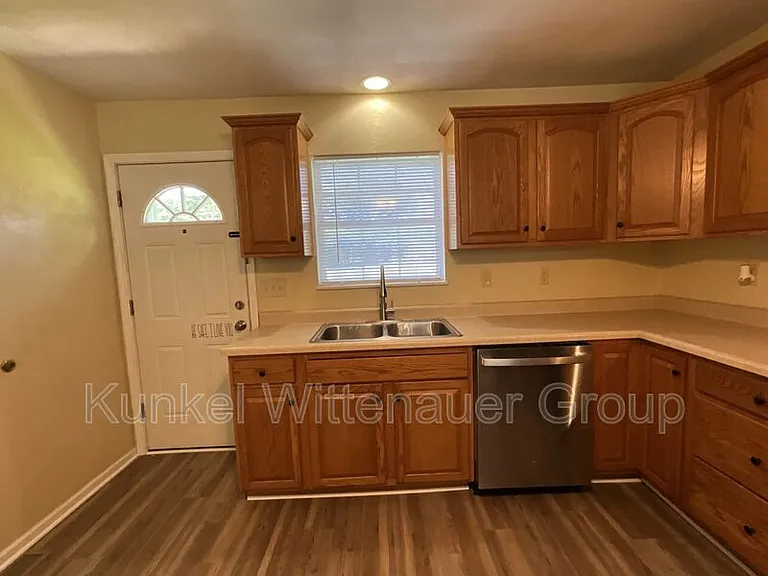 504 Draco Dr — Photo 7