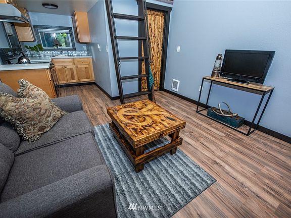 5th image of 131 Mountain View Drive N