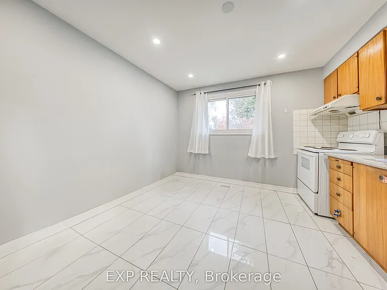 588 Warden Ave — Photo 8
