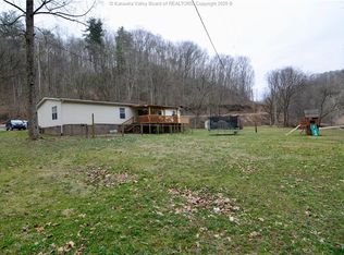 1805 Harmons Creek Rd, Poca, WV 25159