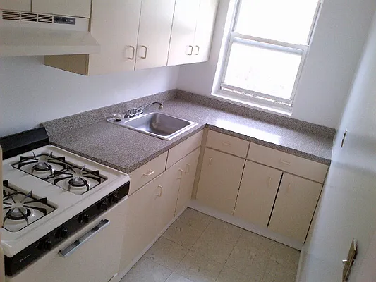 Rented by Flateau Realty | media 9