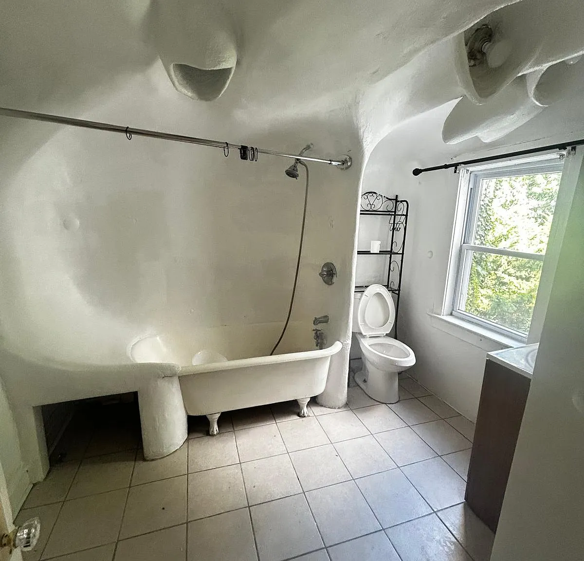 3 bed, 700 sqft, $1,200 — Photo 2