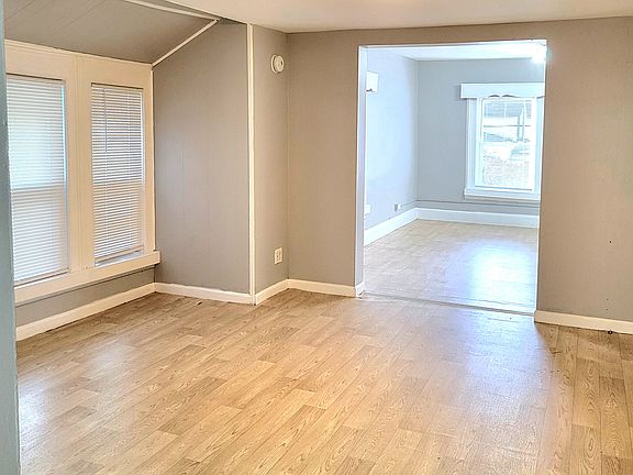 4th image of 208 Oak St #2R