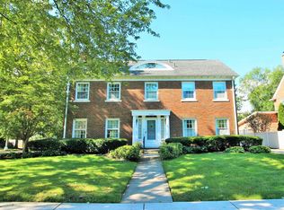 1105 Harvard Rd, Grosse Pointe Park, MI 48230