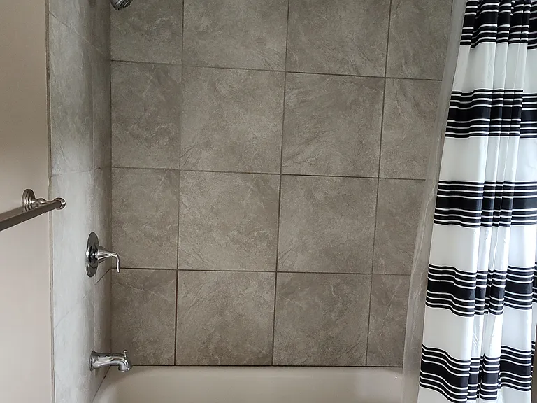 1008 W Stockwell St — Photo 10