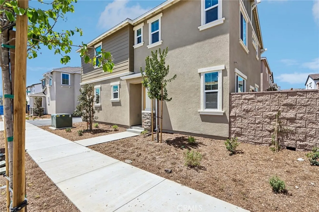 4 bed, 1865 sqft, $3,549 — Photo 1