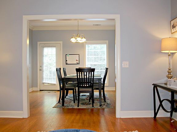 5th image of 135 Twin Gates Dr