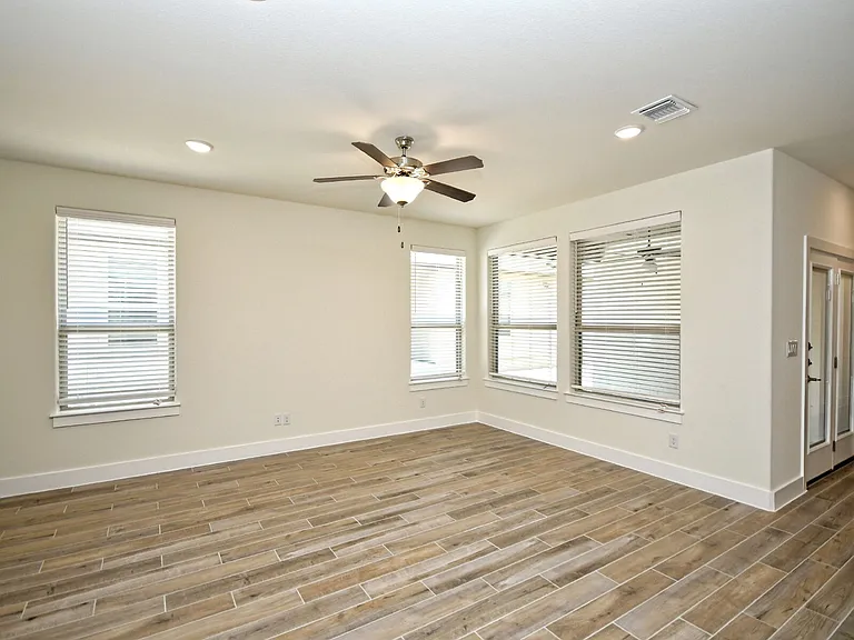 408 Parkline Dr — Photo 5