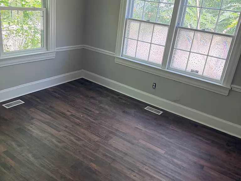 605 Dexter St — Photo 4
