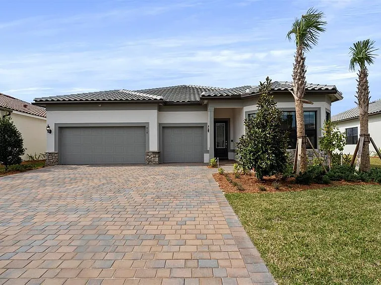 818 SE Courances Dr — Photo 22