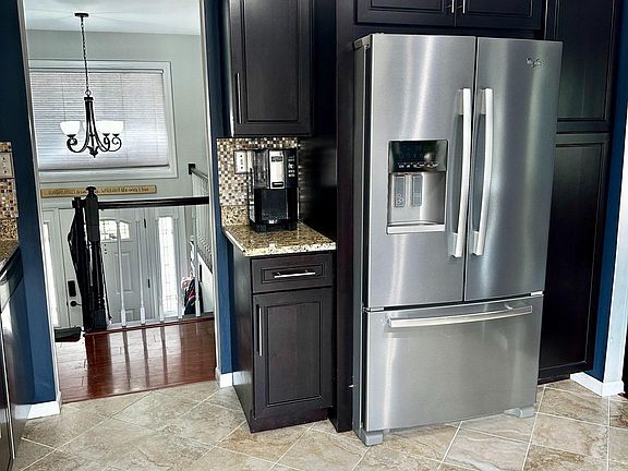 5th image of 1609 E Bayside Ct