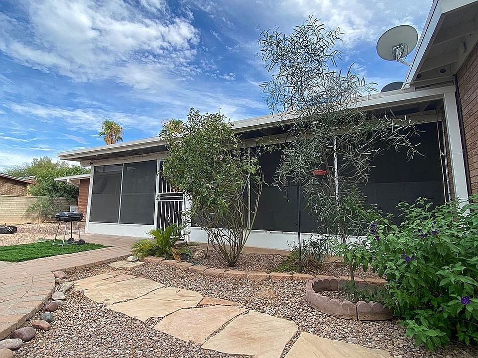 Large enclosed screen porch