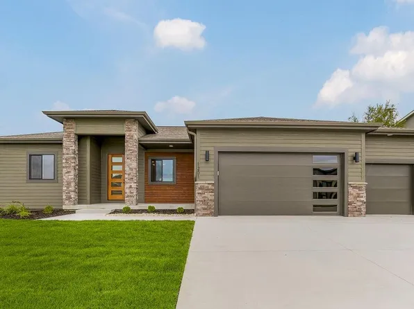 1201 Juniper Ln, Lawrence, KS 66049