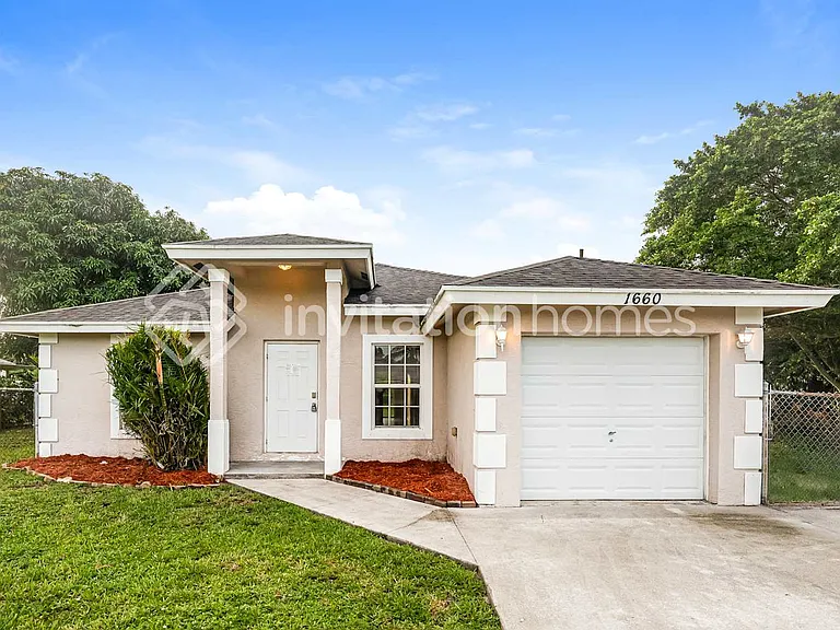 1660 E Breezy Ln — Photo 1