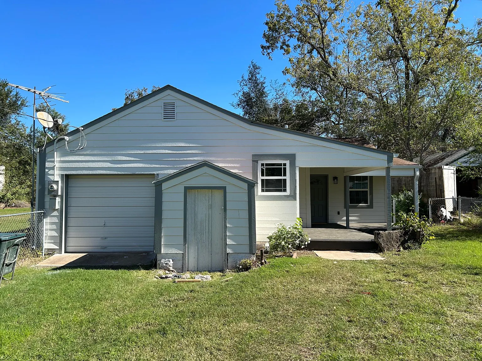 3 bed, 950 sqft, $1,500 — Photo 1