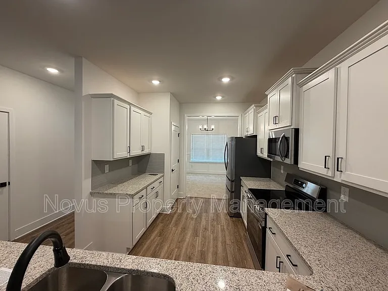 205 Laney Dr — Photo 8