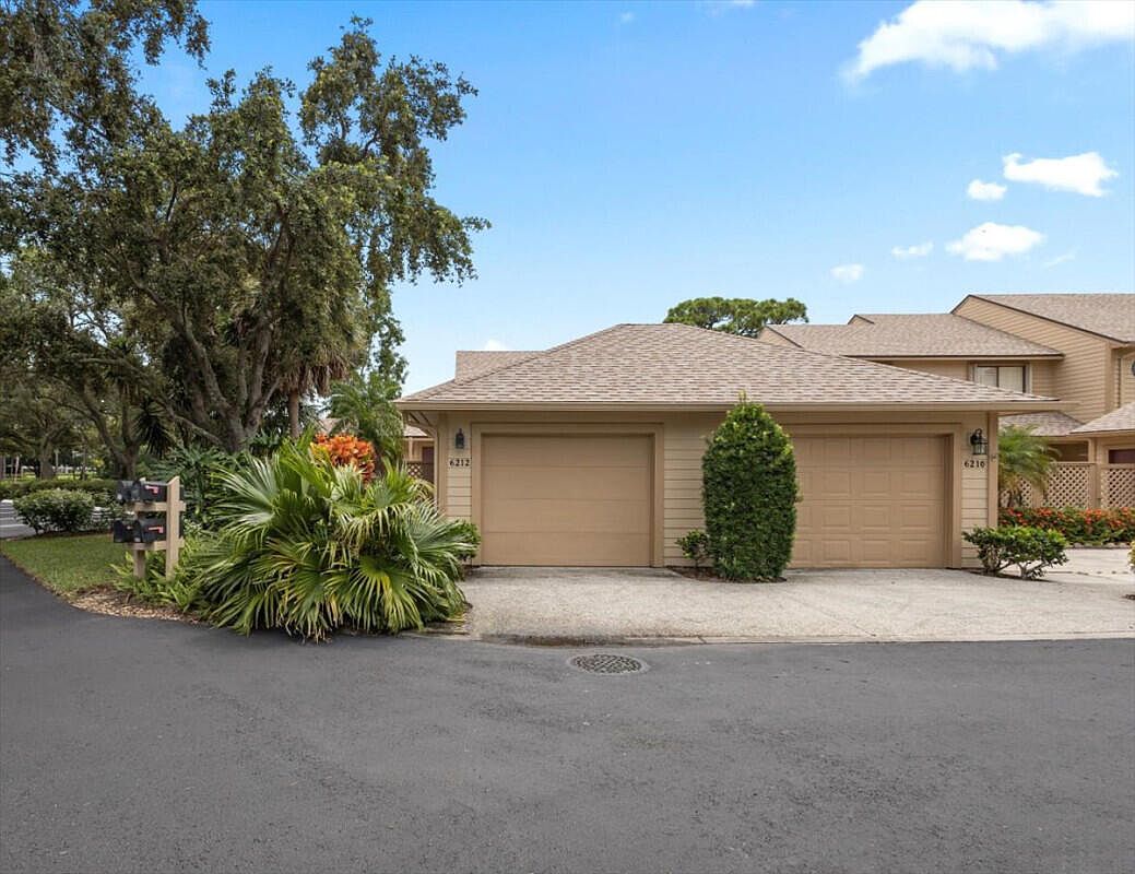 6212 SE Georgetown Pl #301