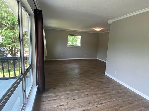 4th image of 1302 Raydine Ln