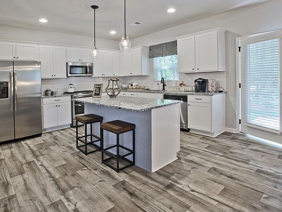 5th image of 70 Wesley Way N
